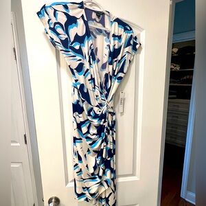 Maggy London Size 12 Blue and White Abstract Print Mini Dress. NWT